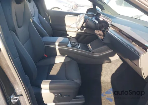 2026 Tesla Model X Plaid z USA, uszkodzony, nr VIN 7SAXCBE63TF477867